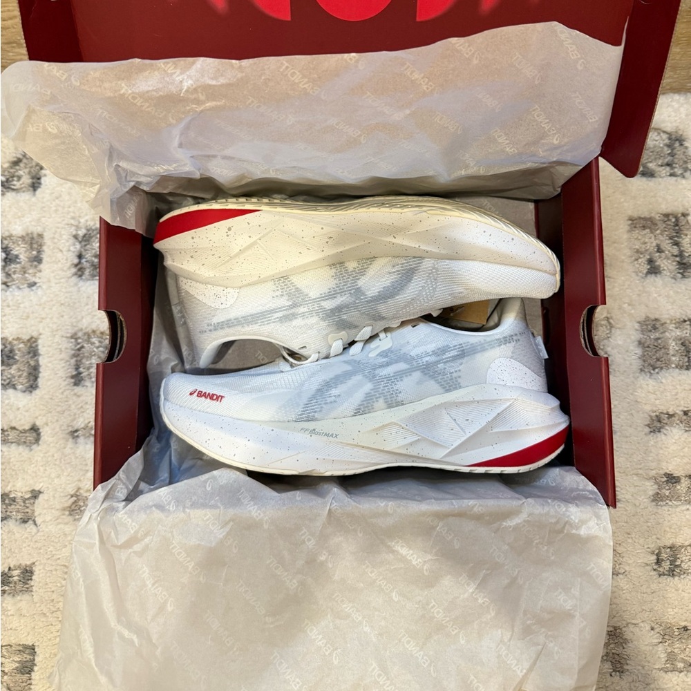 BANDIT x ASICS NOVA BLAST 5